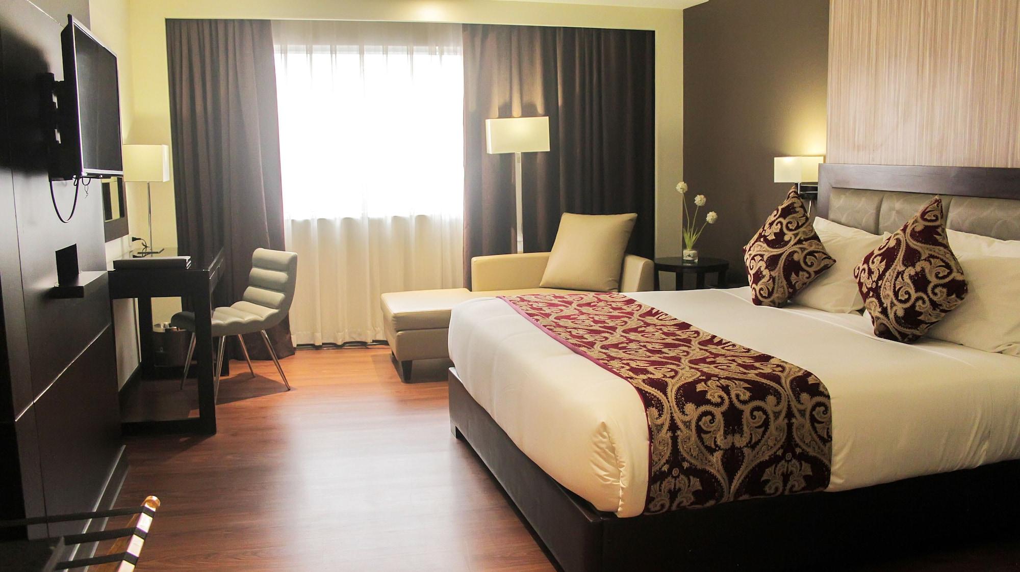 เบรนท์วูด สวีทส์ - เกซอนซิตี้ Hotel ภายนอก รูปภาพ
