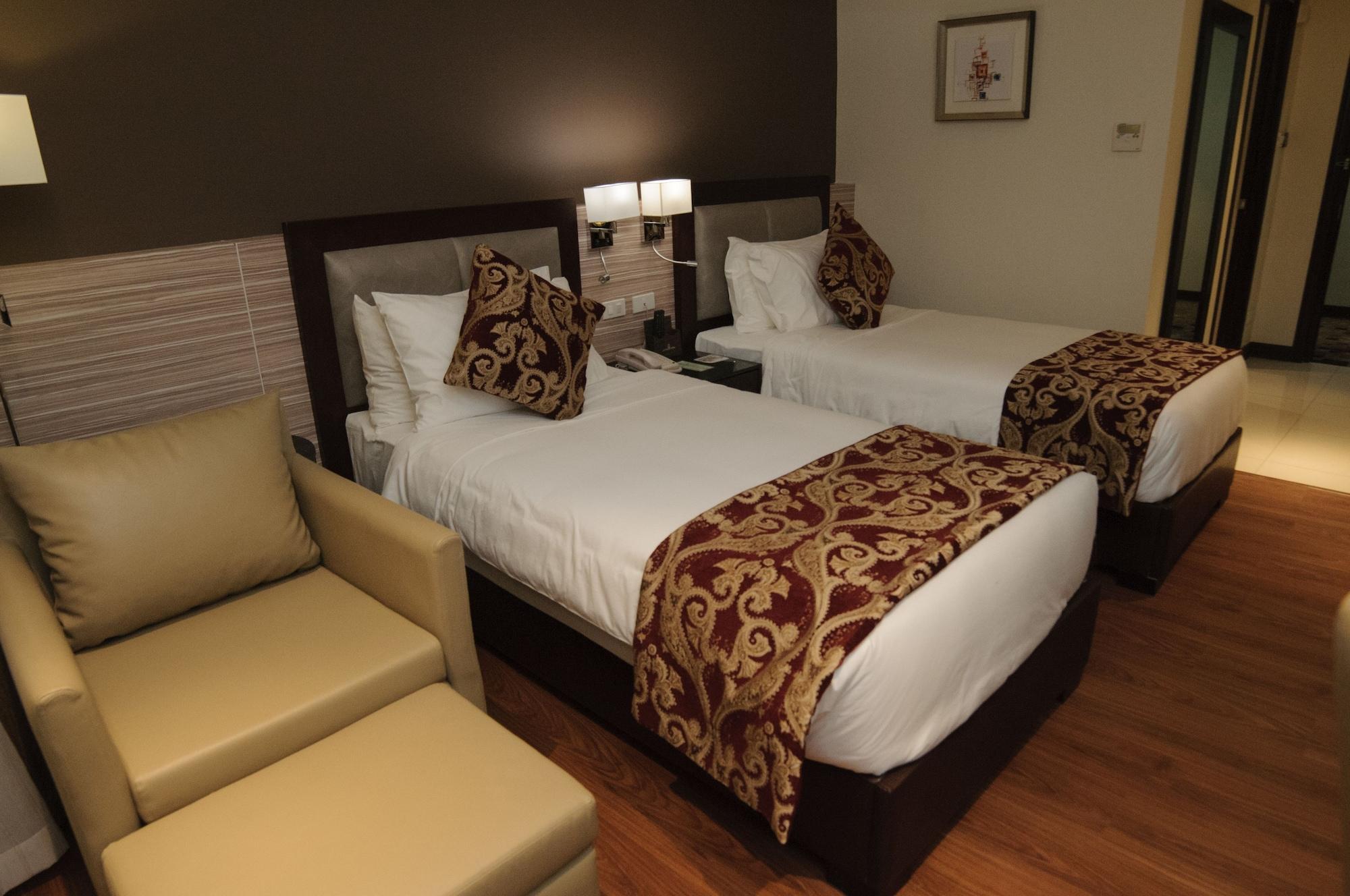 เบรนท์วูด สวีทส์ - เกซอนซิตี้ Hotel ภายนอก รูปภาพ