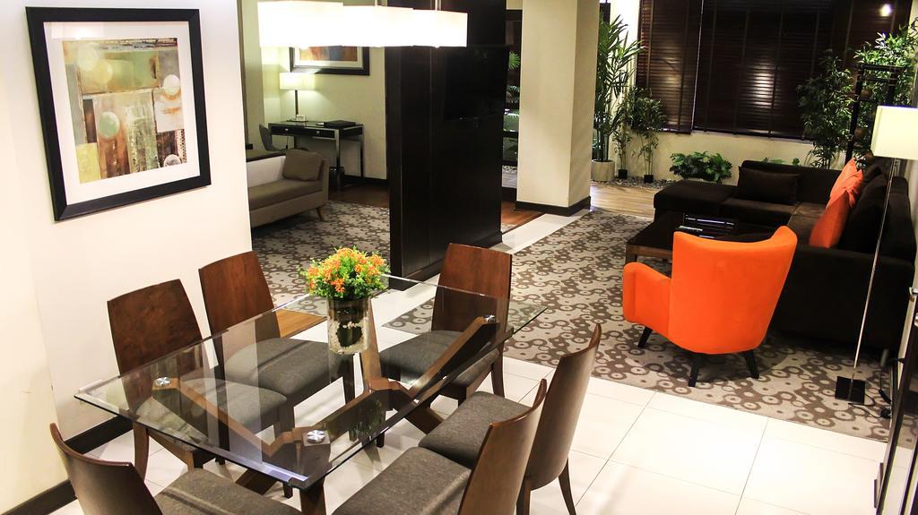 เบรนท์วูด สวีทส์ - เกซอนซิตี้ Hotel ภายนอก รูปภาพ