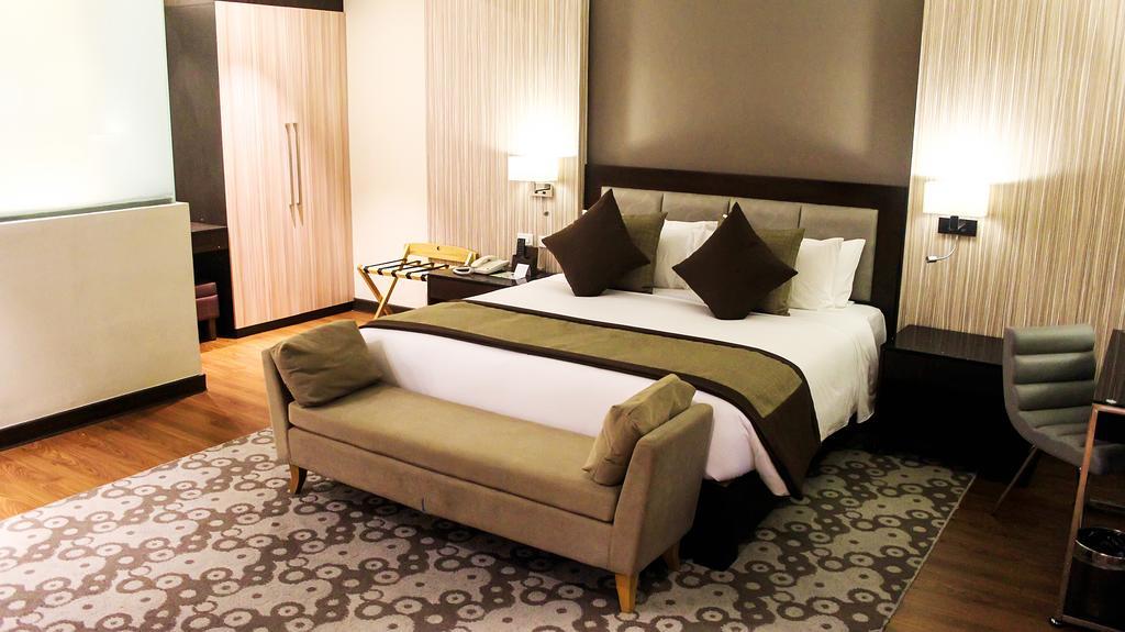 เบรนท์วูด สวีทส์ - เกซอนซิตี้ Hotel ภายนอก รูปภาพ